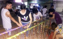 ha noi cu dan chung cu thuc thau dem dung trai cho tre vui trung thu