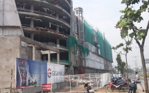 3 cong nhan nam bat dong sau khi roi tu tang cao cong trinh trung tam thuong mai o sai gon