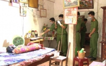 tphcm di hoc ve con gai hot hoang phat hien me tu vong trong nha ve sinh voi nhieu vet chem tren nguoi