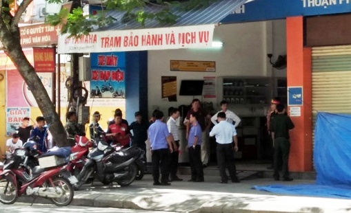 nhan vien hoang hon phat hien qua min tu che de de doa cua hang xe may ngay trung tam co do hue