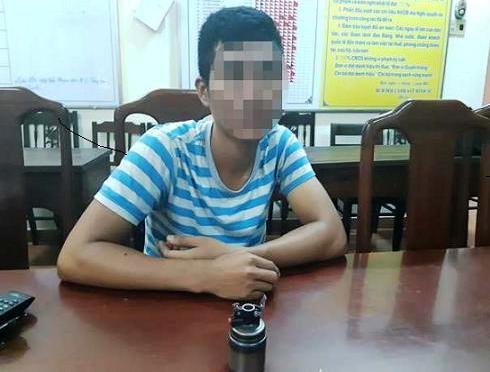 nhan vien hoang hon phat hien qua min tu che de de doa cua hang xe may ngay trung tam co do hue