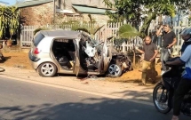 son la xe 4 cho dam vao duoi xe tai khien 4 nguoi thuong vong