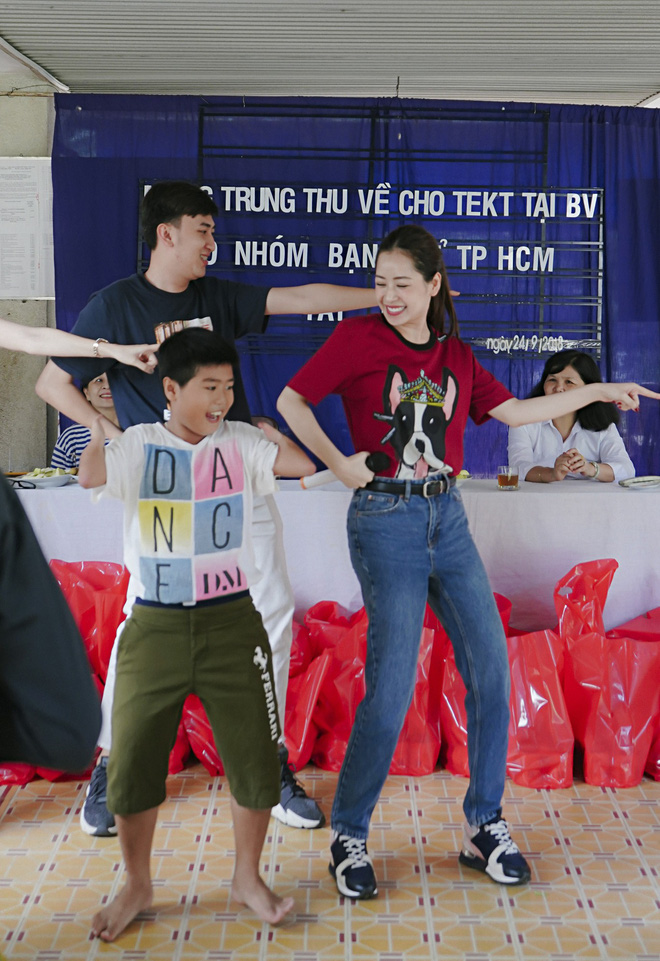 diep lam anh vac bung bau 8 thang di phat qua trung thu