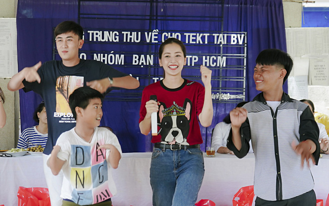 diep lam anh vac bung bau 8 thang di phat qua trung thu