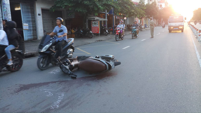 co gai di xe may tay ga roi khoi hien truong sau va cham khien 1 nguoi chet o sai gon