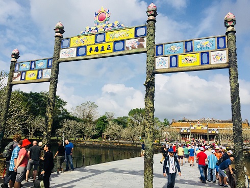 hon 27 ty dong dau tu he thong chieu sang my thuat hoang thanh hue