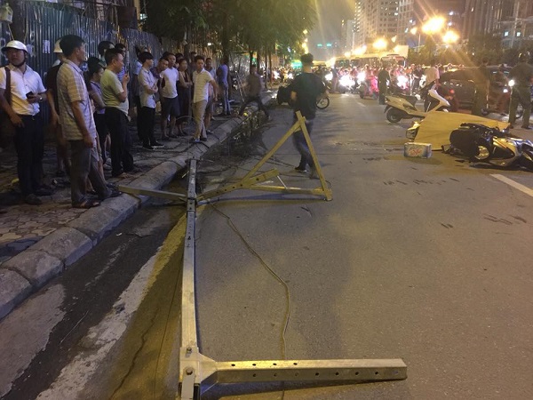 thong tin moi nhat vu roi khung sat tu cong trinh khien 2 nguoi thuong vong o ha noi