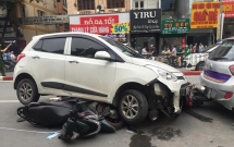 tan nan lien hoan giua 7 phuong tien tren duong pho ha noi 3 nguoi nhap vien cap cuu