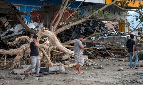 tu nhan tron thoat so nguoi thiet mang con tang sau tham hoa song than indonesia