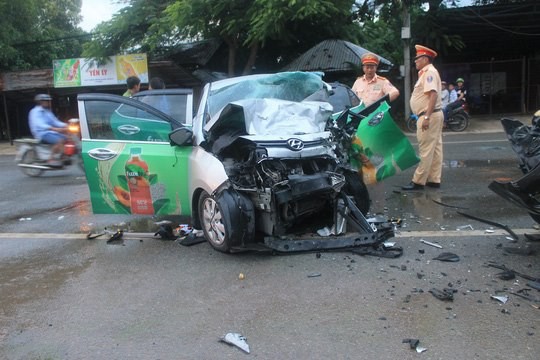 ba ria vung tau 2 o to dap nat sau khi doi dau truc dien 8 nguoi thuong vong