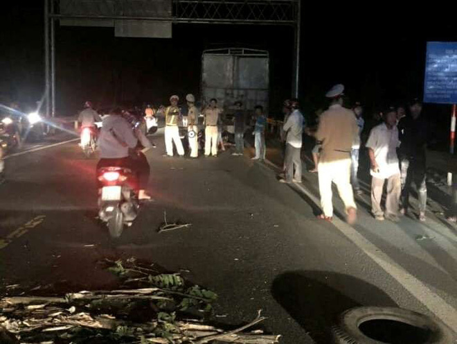 dam vao duoi xe tai do ben duong nam thanh nien 20 tuoi tu vong tai cho