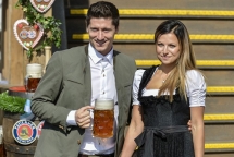Bayern mừng chiến thắng tại lễ hội bia Oktoberfest