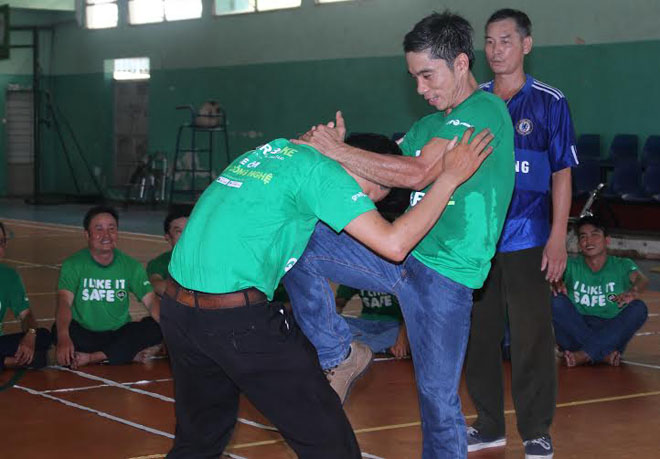 tai xe xe om duoc hoc luat giao thong va vo