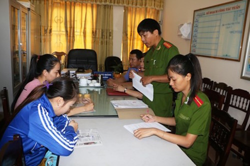 quang binh khoi to 2 bao mau troi chan hanh hung tre