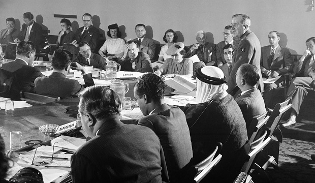 24101945 lien hop quoc ra doi