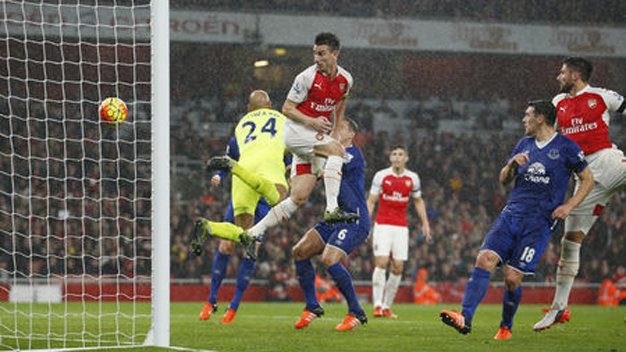 vuot qua everton arsenal tam thoi chiem ngoi dau premier league
