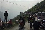 du khach vat va tim phong cho doi vi tac duong o ha giang