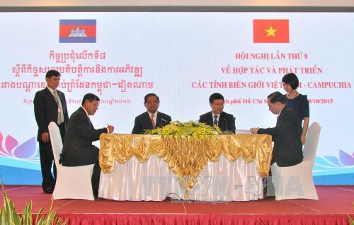viet nam campuchia xay dung duong bien gioi hoa binh hop tac va phat trien