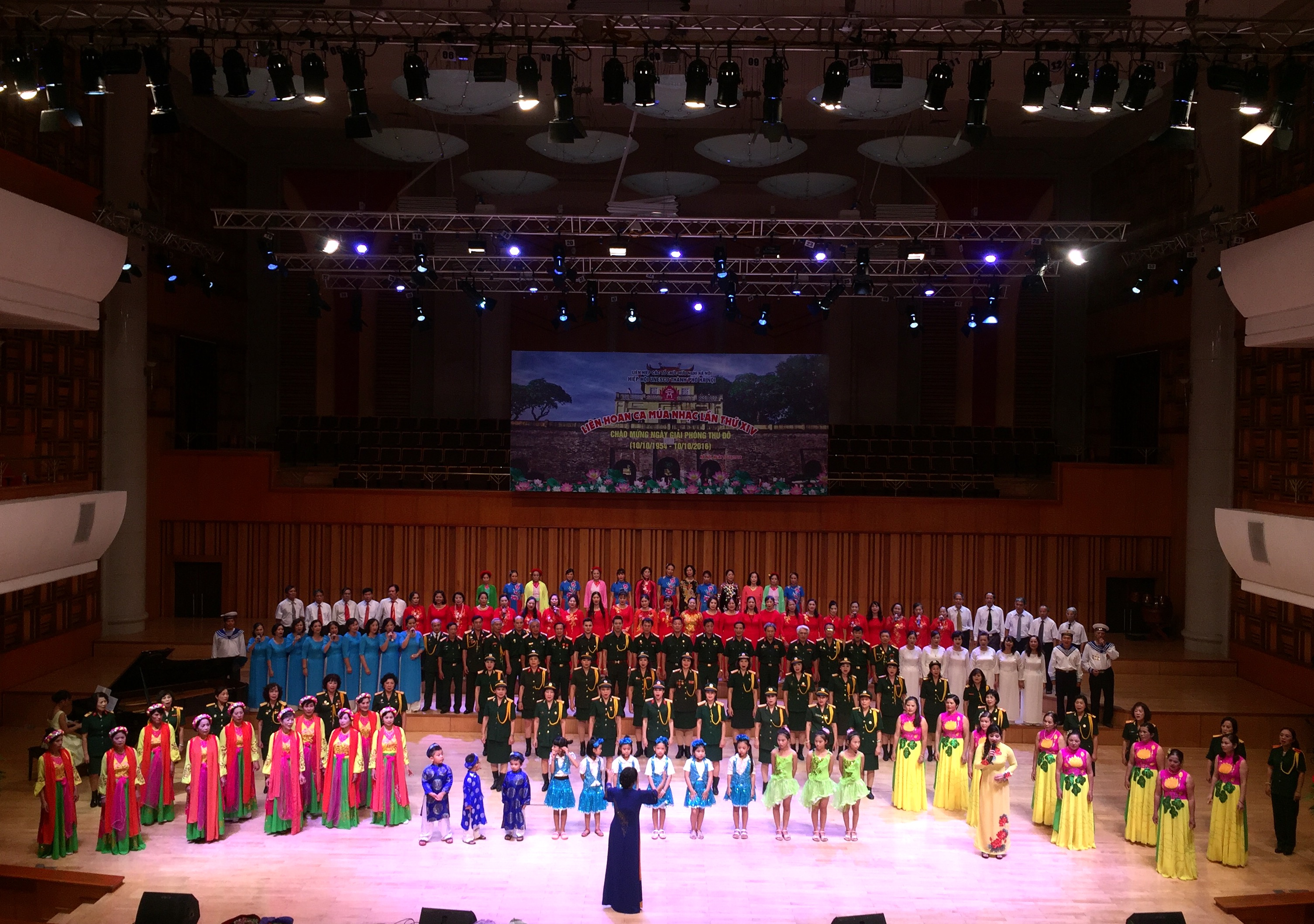 unesco ha noi chao mung giai phong thu do bang am nhac