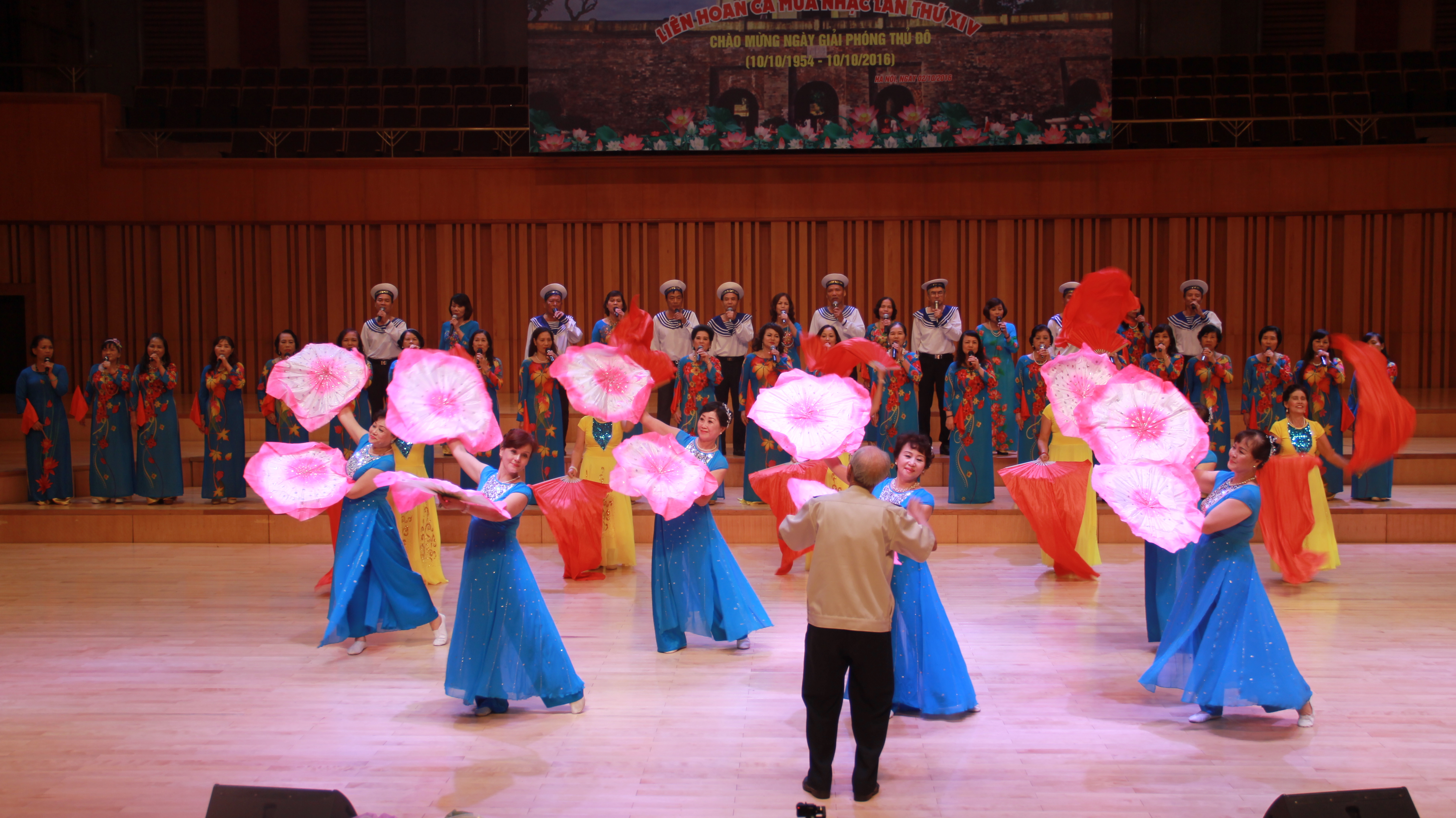 unesco ha noi chao mung giai phong thu do bang am nhac