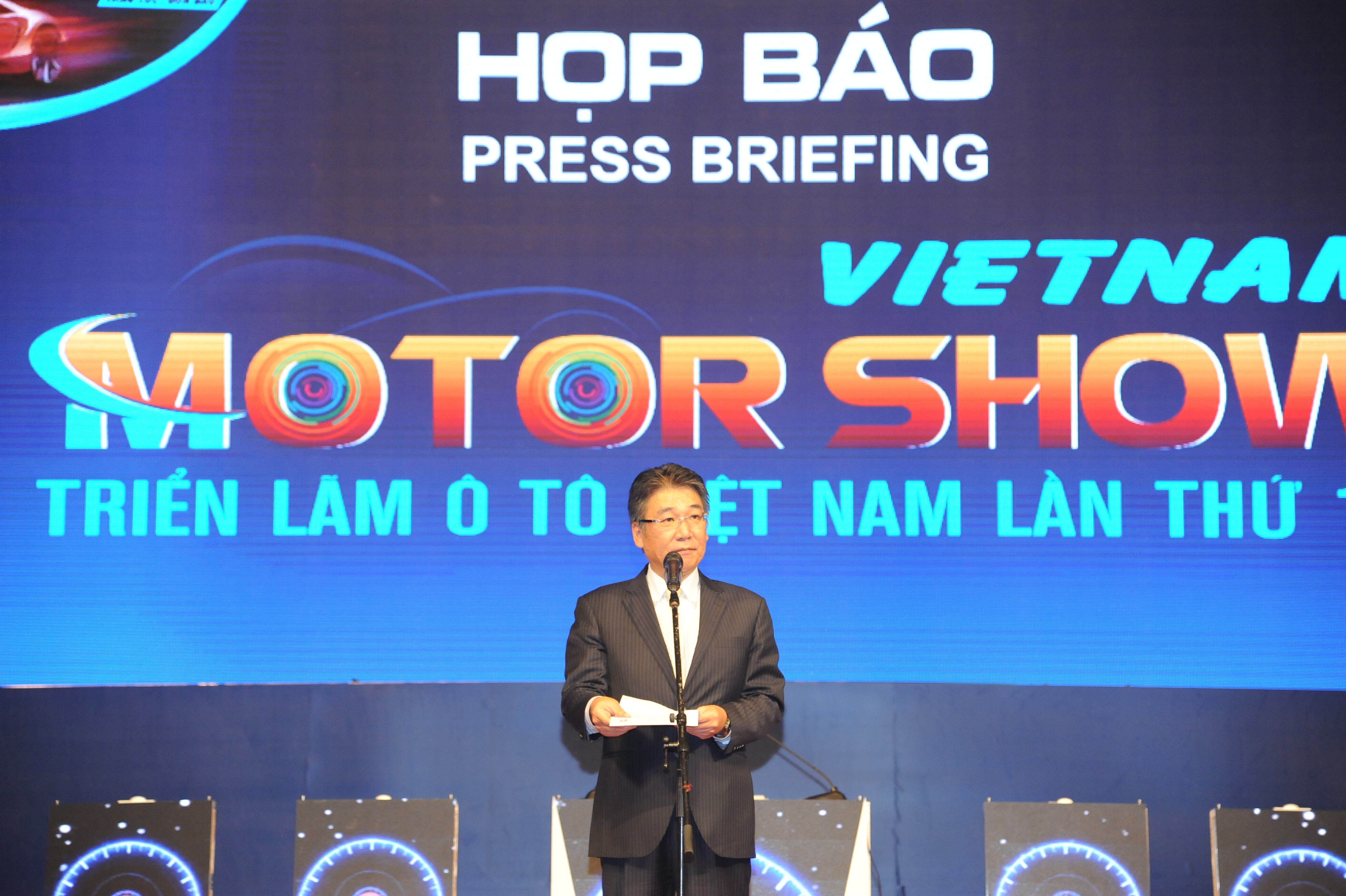 tang toc don dau trien lam o to viet nam 2016 chinh thuc khai man