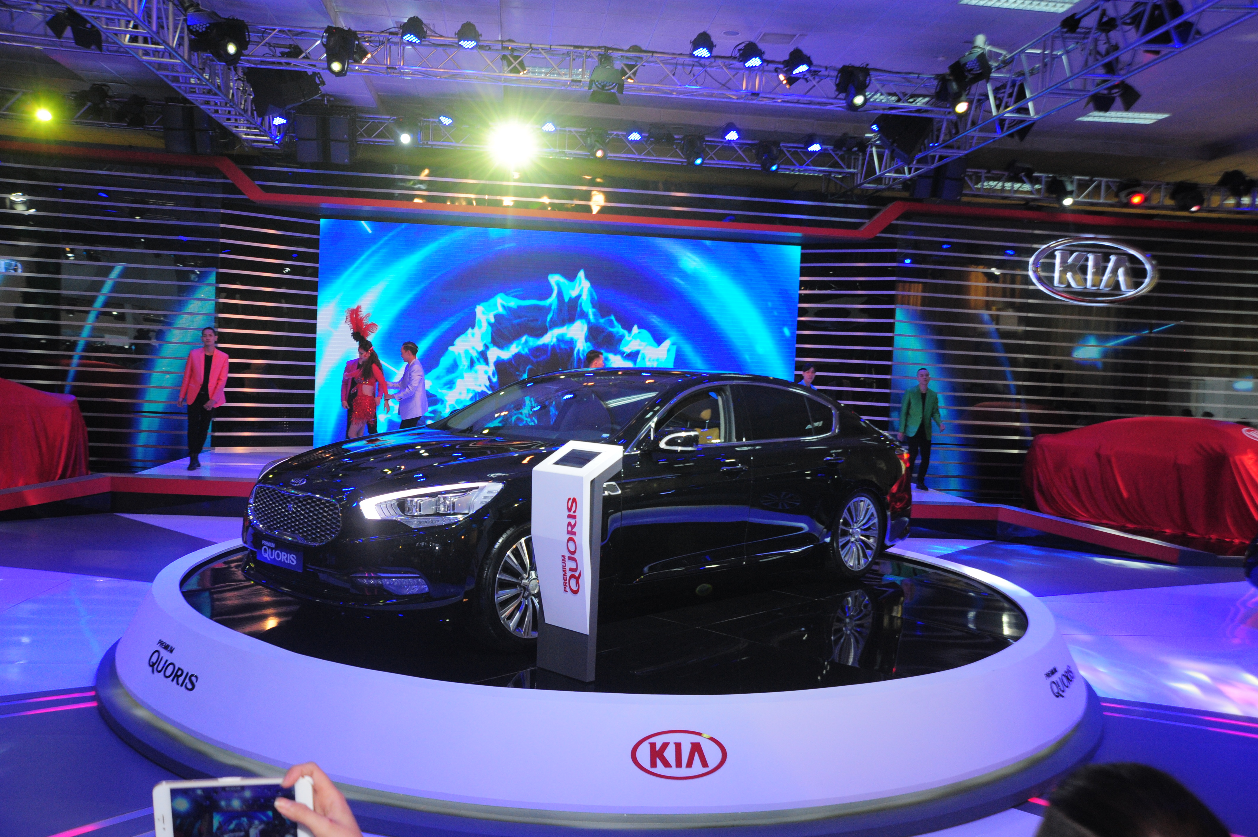 tang toc don dau trien lam o to viet nam 2016 chinh thuc khai man