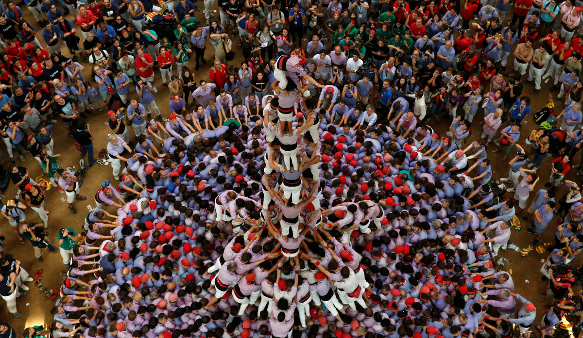 nhung hinh anh an tuong tai le hoi xep thap nguoi o tay ban nha