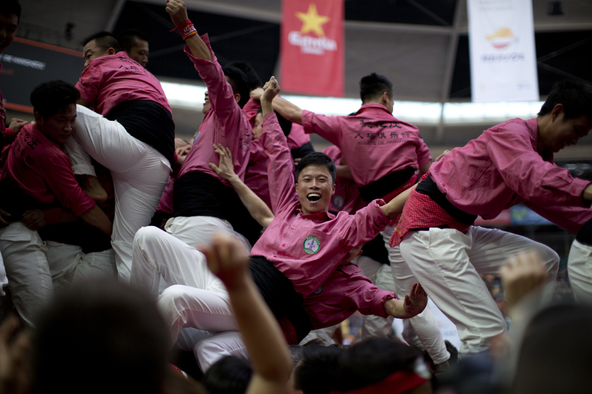 nhung hinh anh an tuong tai le hoi xep thap nguoi o tay ban nha