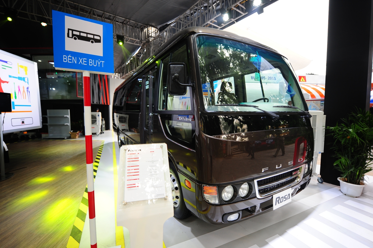 fuso ra mat gian hang tai trien lam oto viet nam 2016