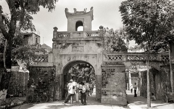 ha noi nhung nam dau 80 qua goc nhin dai su anh john ramsden