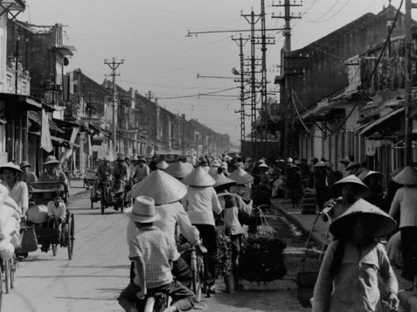 ha noi nhung nam dau 80 qua goc nhin dai su anh john ramsden