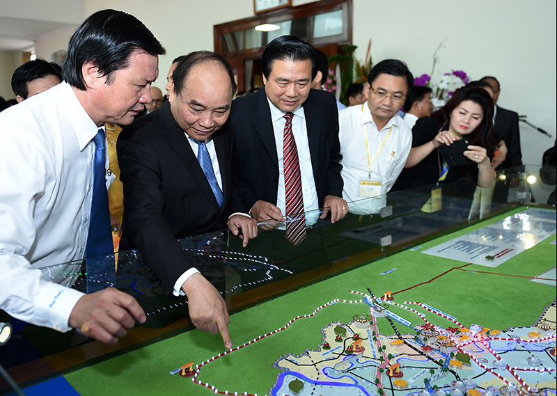 thu tuong nguyen xuan phuc cac nha dau tu vuong mac hay bao cao chinh phu kip thoi