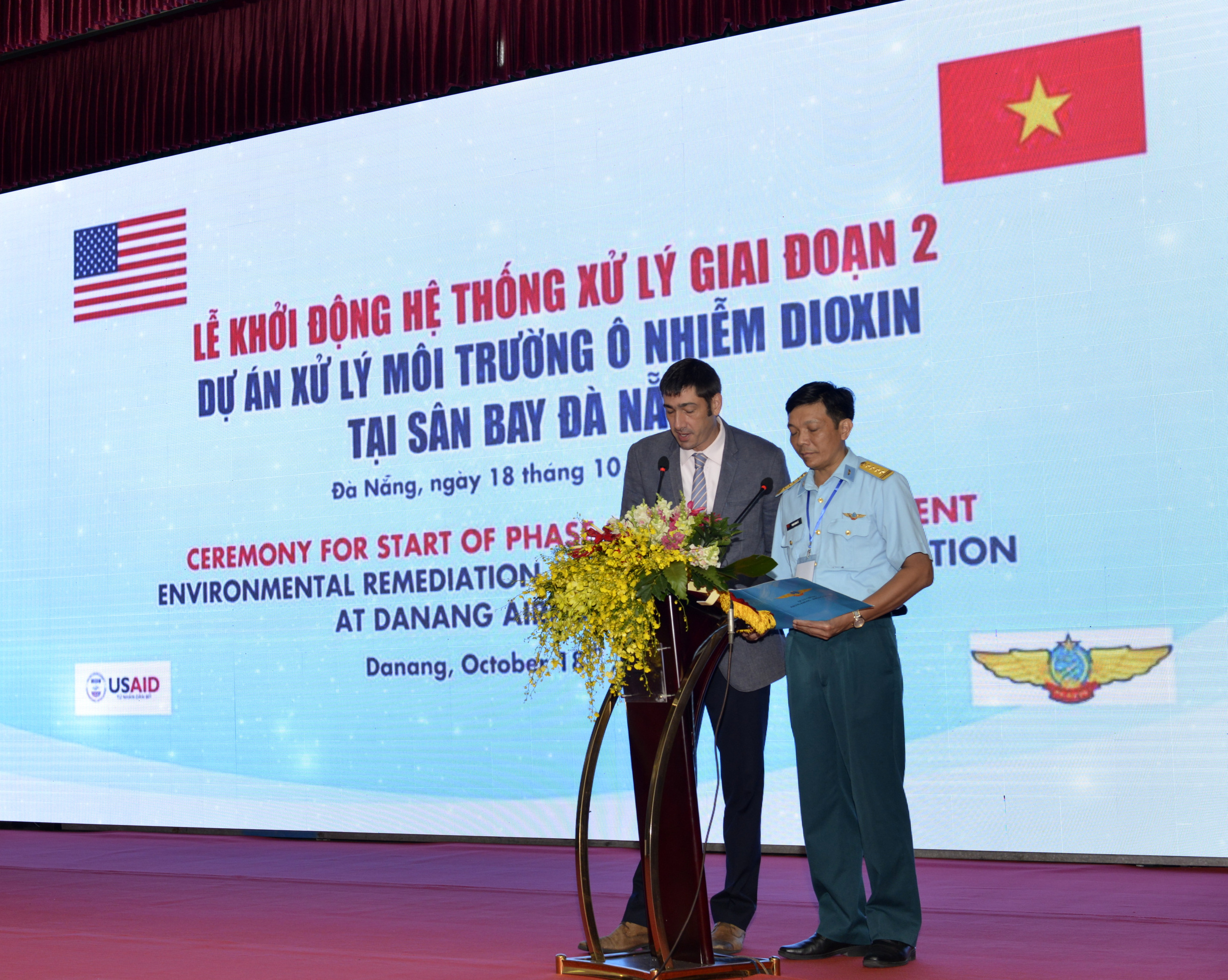 viet nam va hoa ky xu ly 45 nghin m3 dat va bun o nhiem dioxin tai da nang