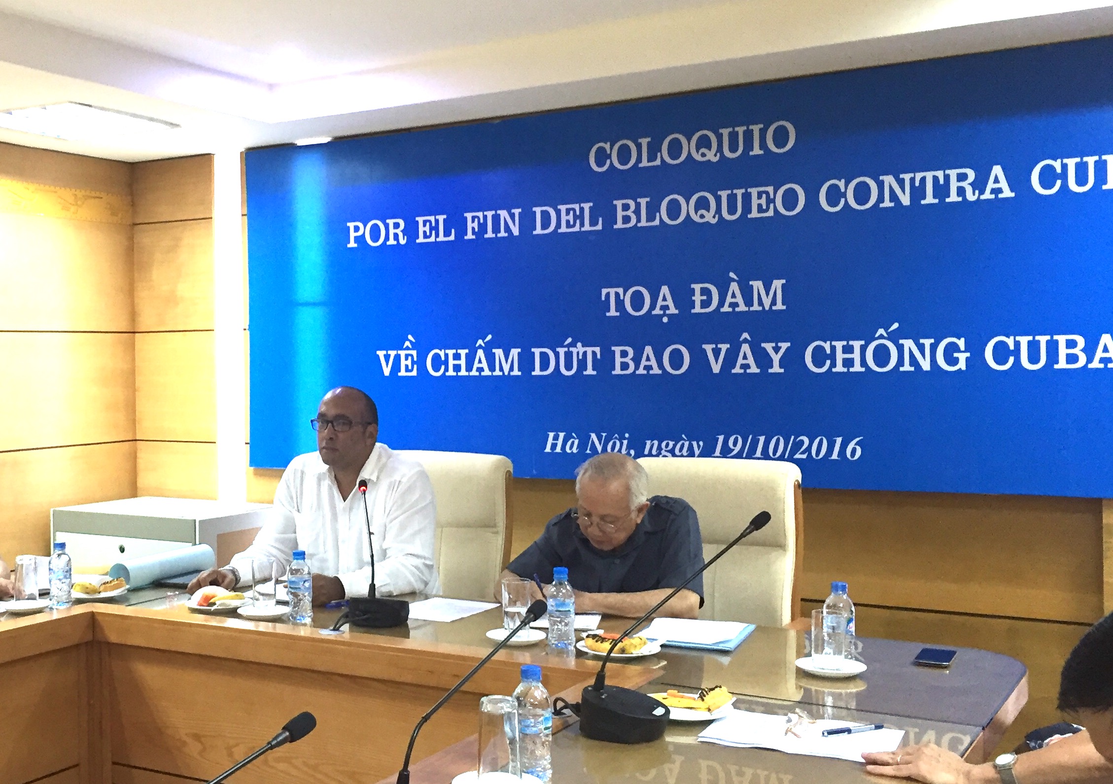 toa dam ve cham dut bao vay chong cuba