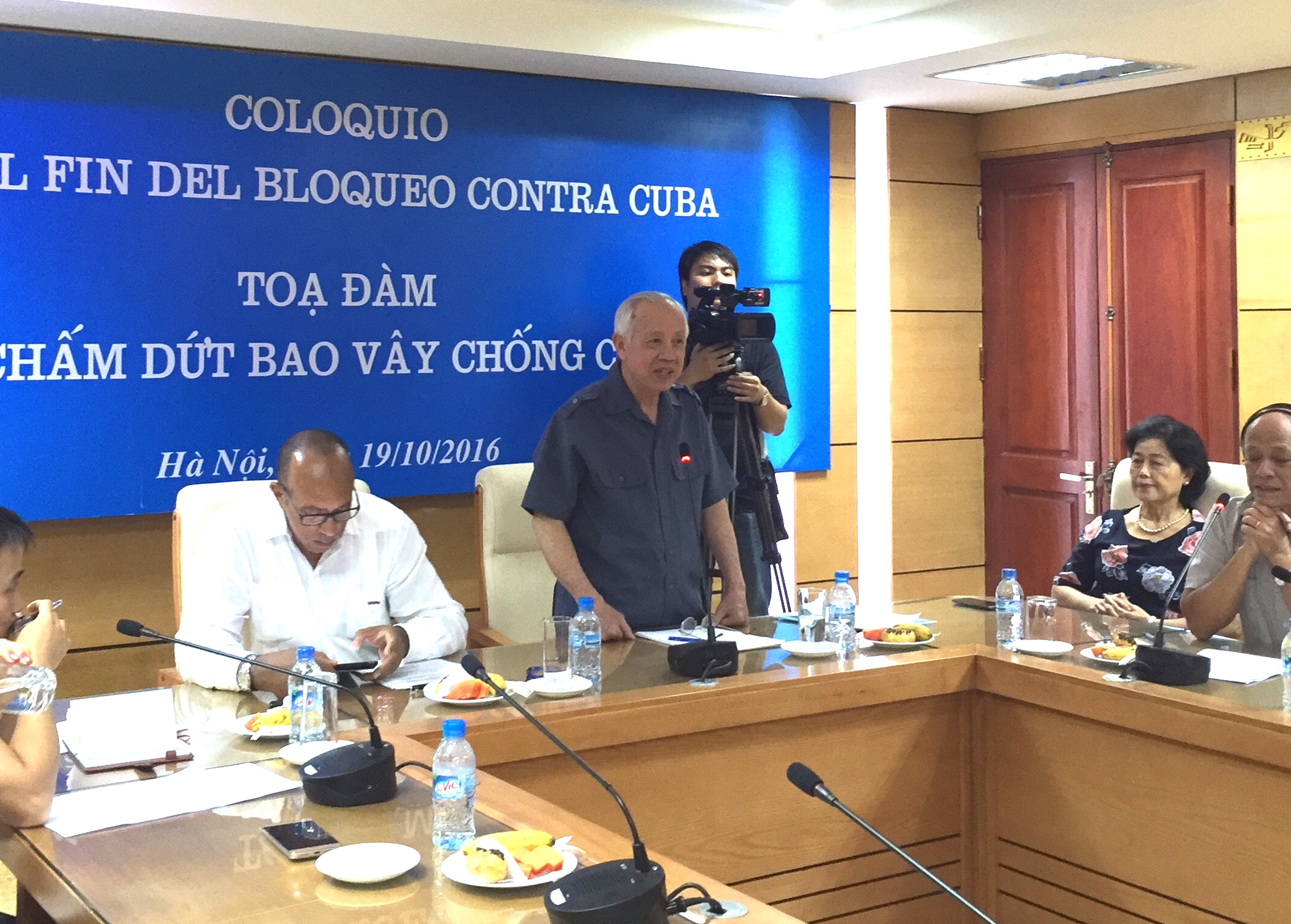toa dam ve cham dut bao vay chong cuba