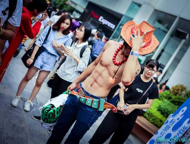 ngo ngang voi loat anh cosplay cuc dep va chat cua chinh nguoi viet