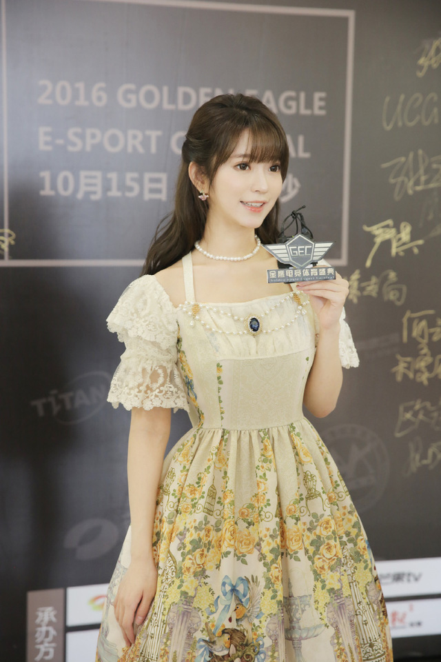 ngam loat anh cosplay moi tuyet dep cua thien than yurisa