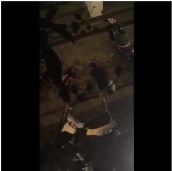 thanh nien danh chui ban gai ngay tren pho vi bat gap co nang di ra tu nha nghi