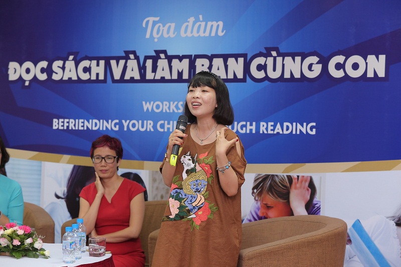 doc dao kho sach noi tai vinschool bookfair 2016