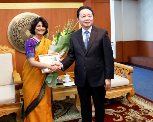 viet nam trao huan chuong huu nghi tang ba pratibha mehta dieu phoi vien thuong tru lien hop quoc
