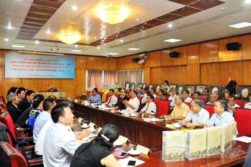 gioi thieu cuon sach minh chung lich su cua tinh huu nghi trung viet