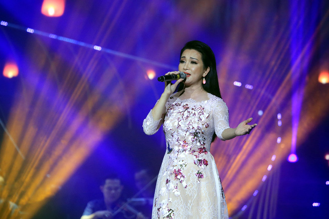 dem tinh nhan 4 bat ngo voi huong thuy nuc no cung thanh ha