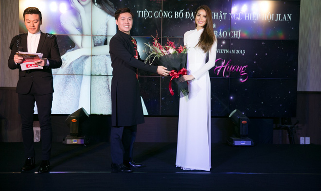 pham huong dep diu dang voi ao dai