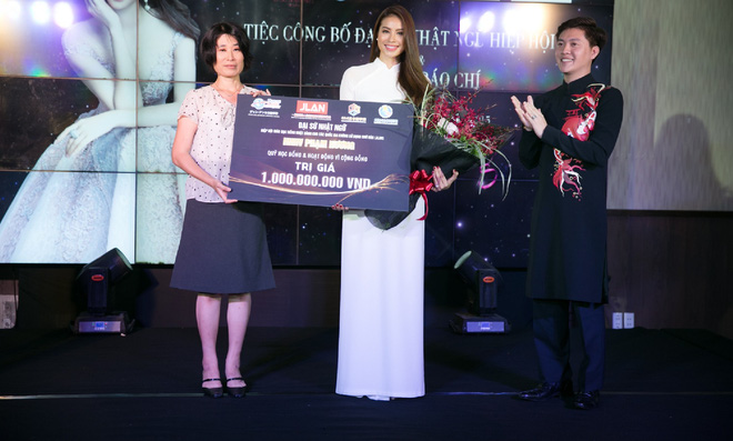 pham huong dep diu dang voi ao dai