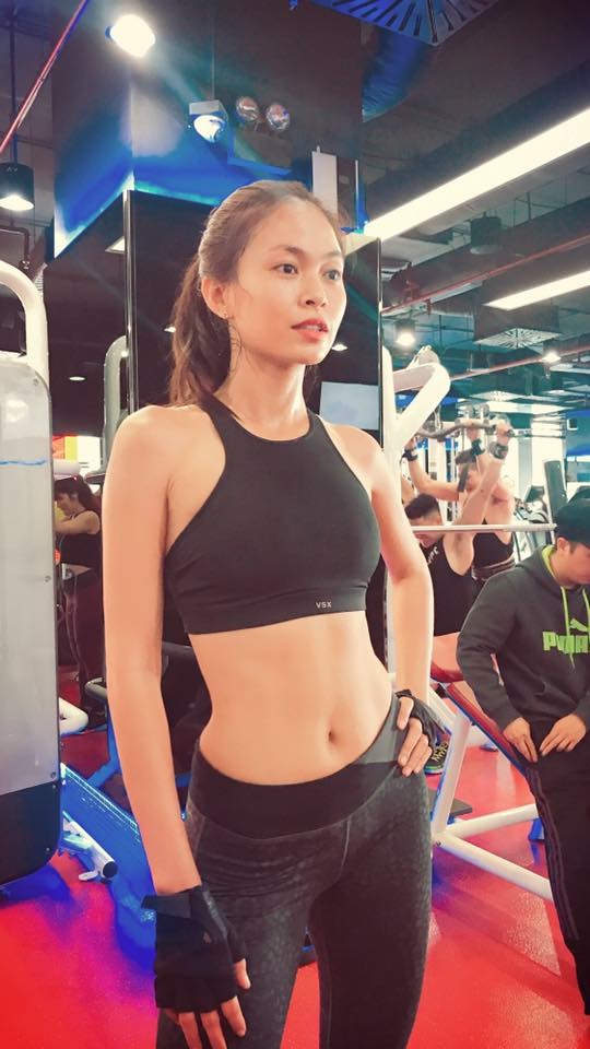 mau thuy tu tin khang dinh vong eo 67 cua minh la xuat sac truoc nhung di nghi ve so do khung