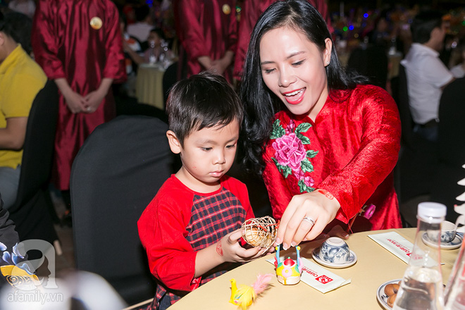 3 nhoc ty nha mc phan anh lon phong phao khi dien ao dai do