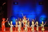 tinh huu nghi viet lao tham dam qua tung loi ca dieu mua