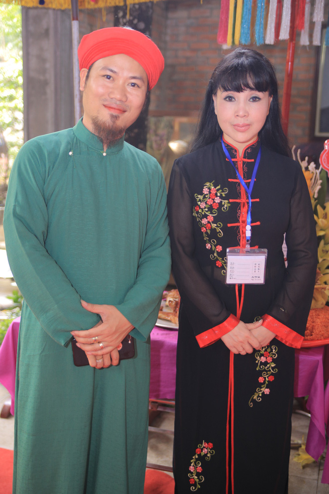 mc thao van bat ngo the hien giong hat trong le gio to nghe