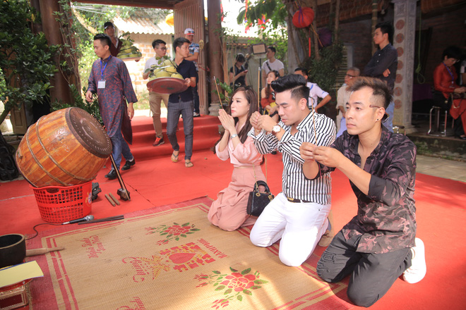 mc thao van bat ngo the hien giong hat trong le gio to nghe