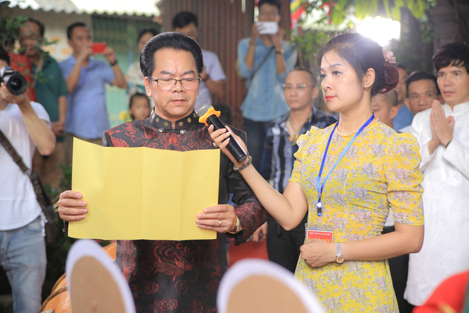 mc thao van bat ngo the hien giong hat trong le gio to nghe